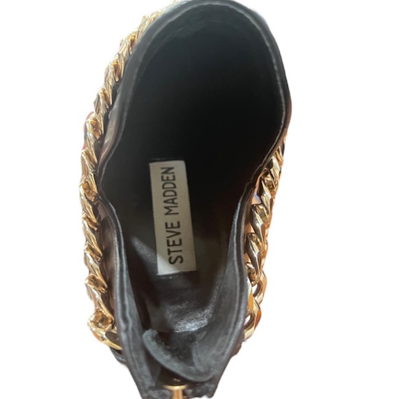 Steve Madden Cedar Black Leather With Gold
Chain Ankle Booties size 6 - Picture 7 of 7